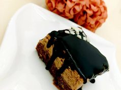 Кој може да одолее на колач со вкус на малина и чоколадо